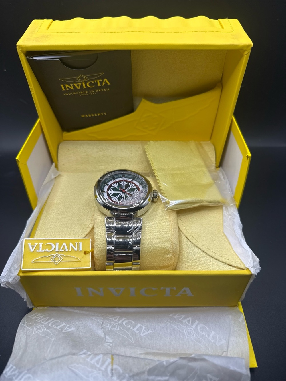 Invicta Specialty "Let It Snow" watch Christmas Green/Red Snowflake Design New